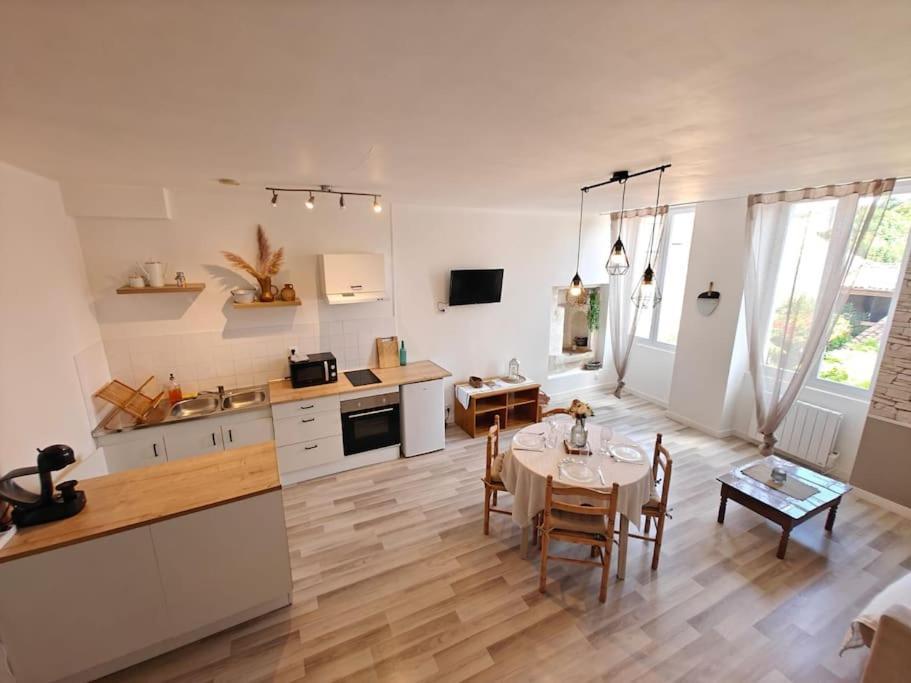Le Duplex Du Centre - Ideal Pour Un Sejour Detente ! Saint-Savinien Экстерьер фото